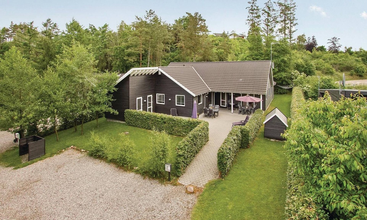Vibæk Strand House | Lovely home in Ebeltoft with sauna