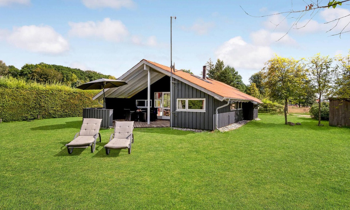 Lyngsbæk Strand House | Lovely home in Ebeltoft with sauna
