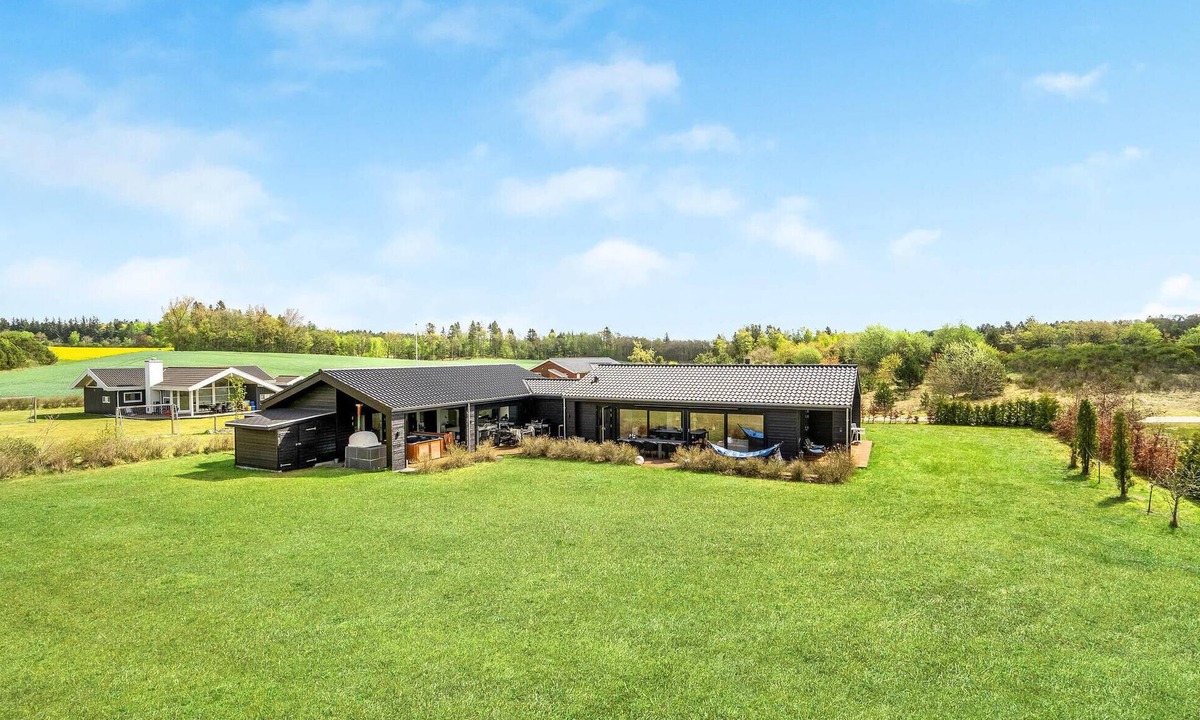 Krejbjerg House | Lovely home in Ejstrupholm with WiFi
