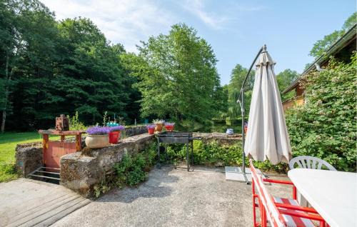 Escles House | Lovely Home In Escles With Kitchen