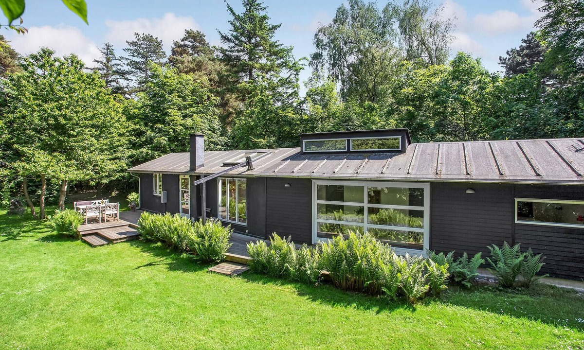 Hoeve Strand House | Lovely home in Fårevejle with kitchen