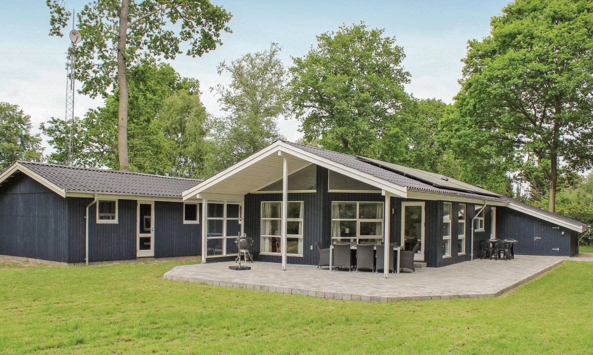 Fjellerup House | Lovely home in Glesborg with WiFi