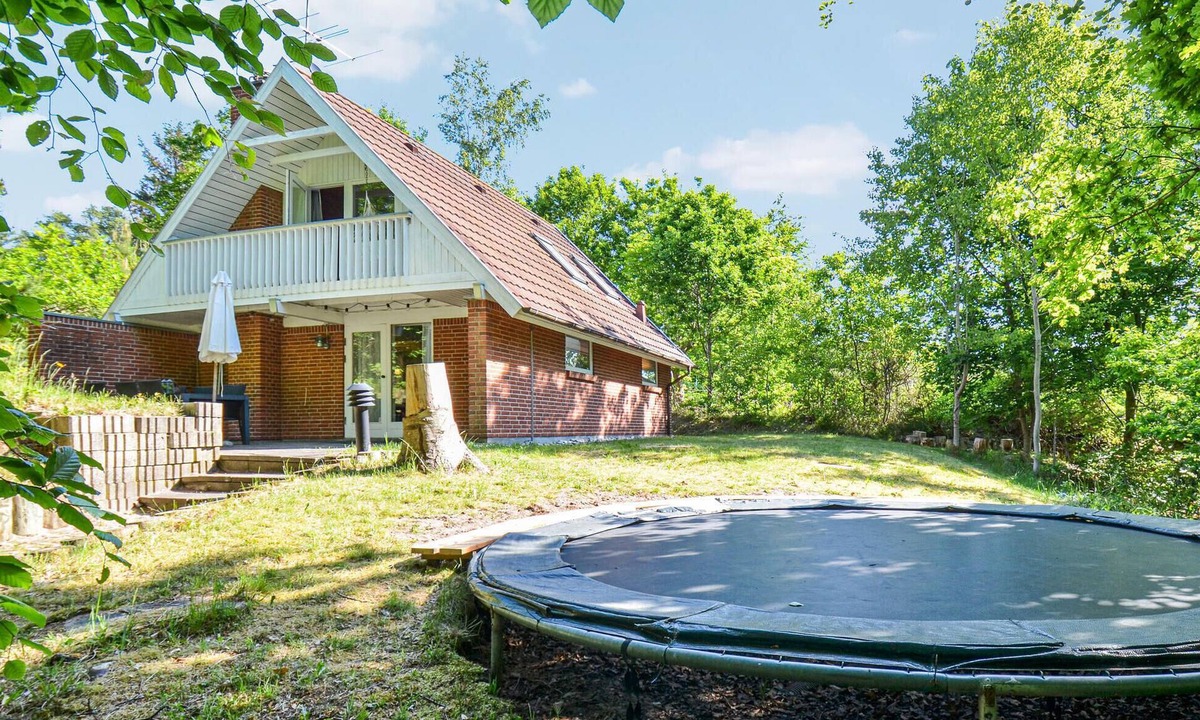 Fjellerup Strand House | Lovely home in Glesborg with WiFi