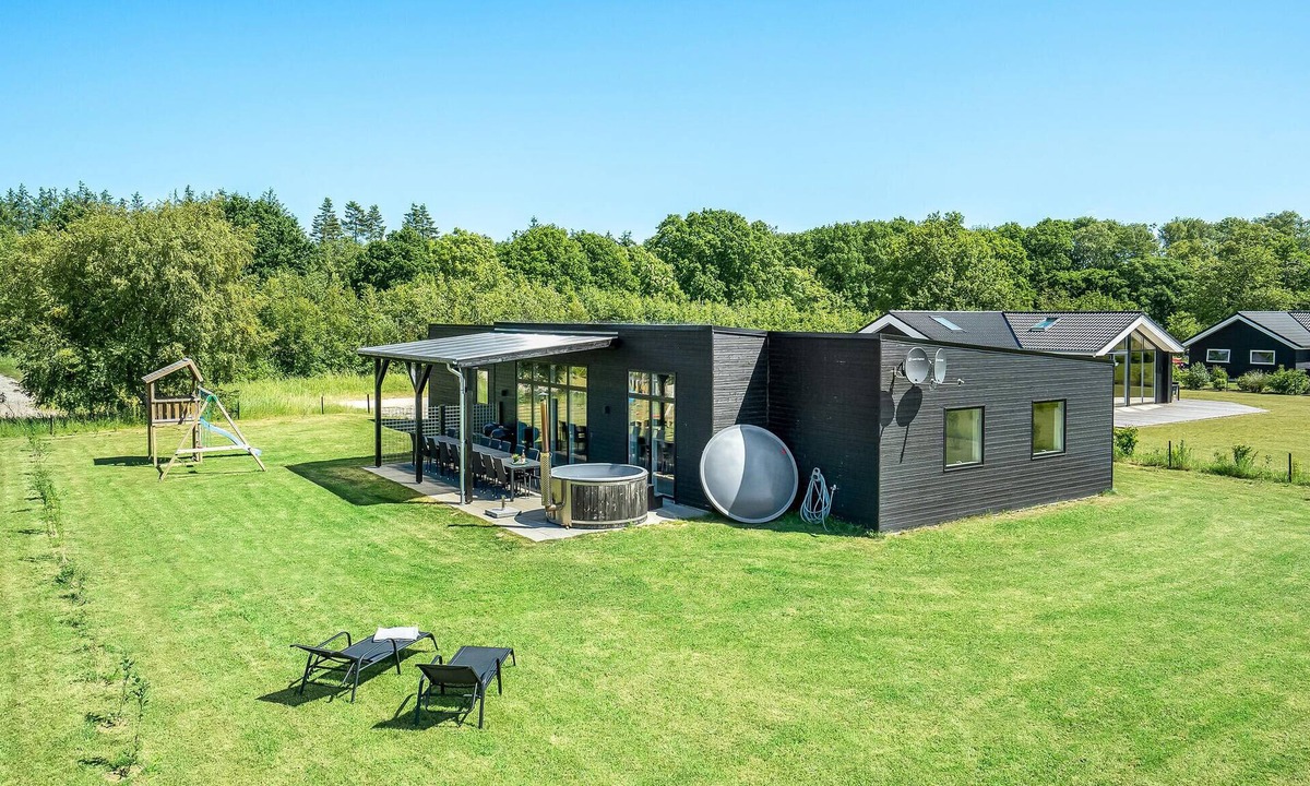 Fjellerup Strand House | Lovely home in Glesborg with sauna