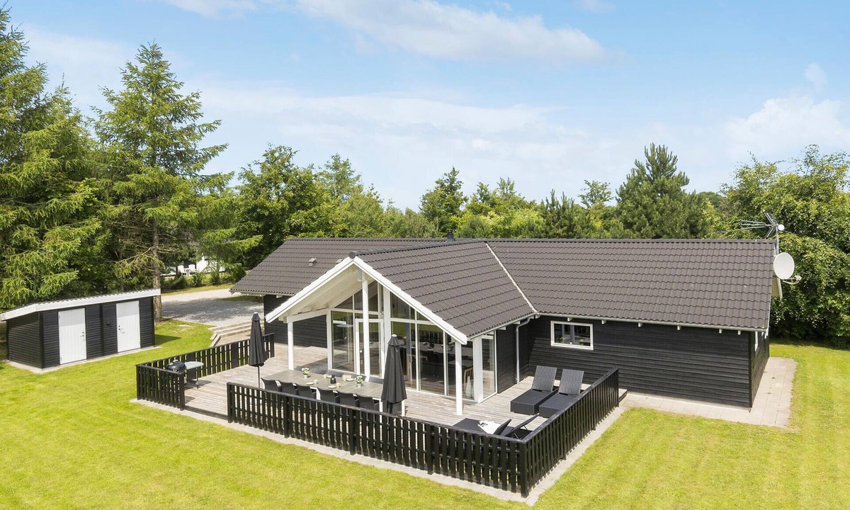 Fjellerup House | Lovely home in Glesborg with sauna