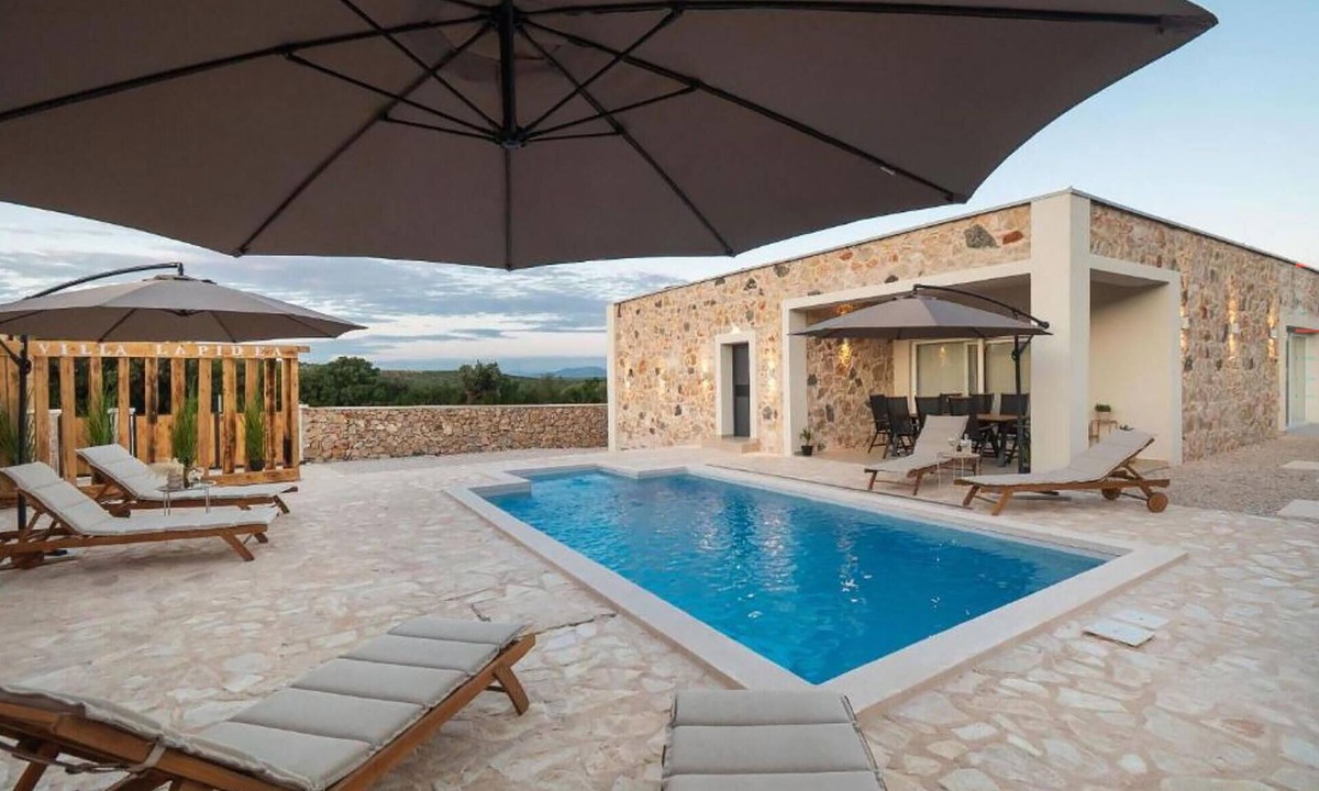 Velim House | Lovely home in Grabovci with private swimming pool, can be inside or outside