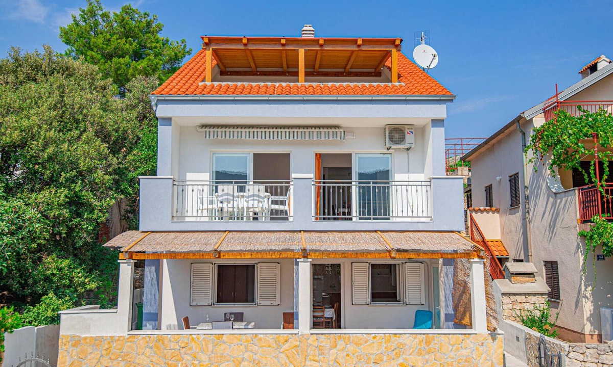 Grebastica House | Lovely home in Grebastica with house sea view