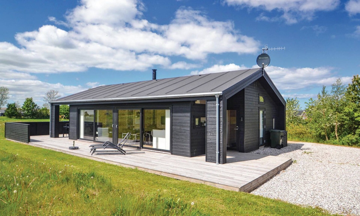 Grenaa House | Lovely home in Grenaa with WiFi