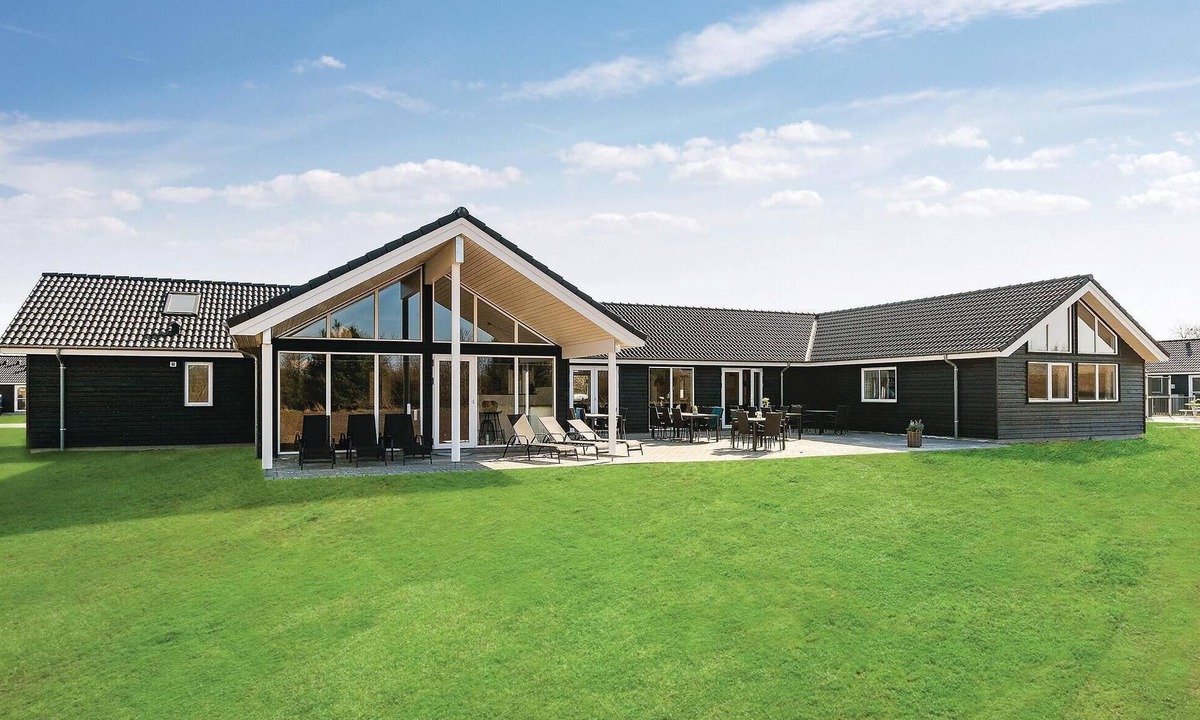 Grenaa House | Lovely home in Grenaa with sauna