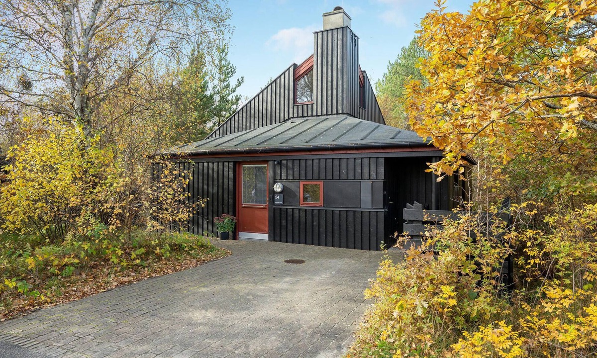 Grena Strand House | Lovely home in Grenaa with kitchen