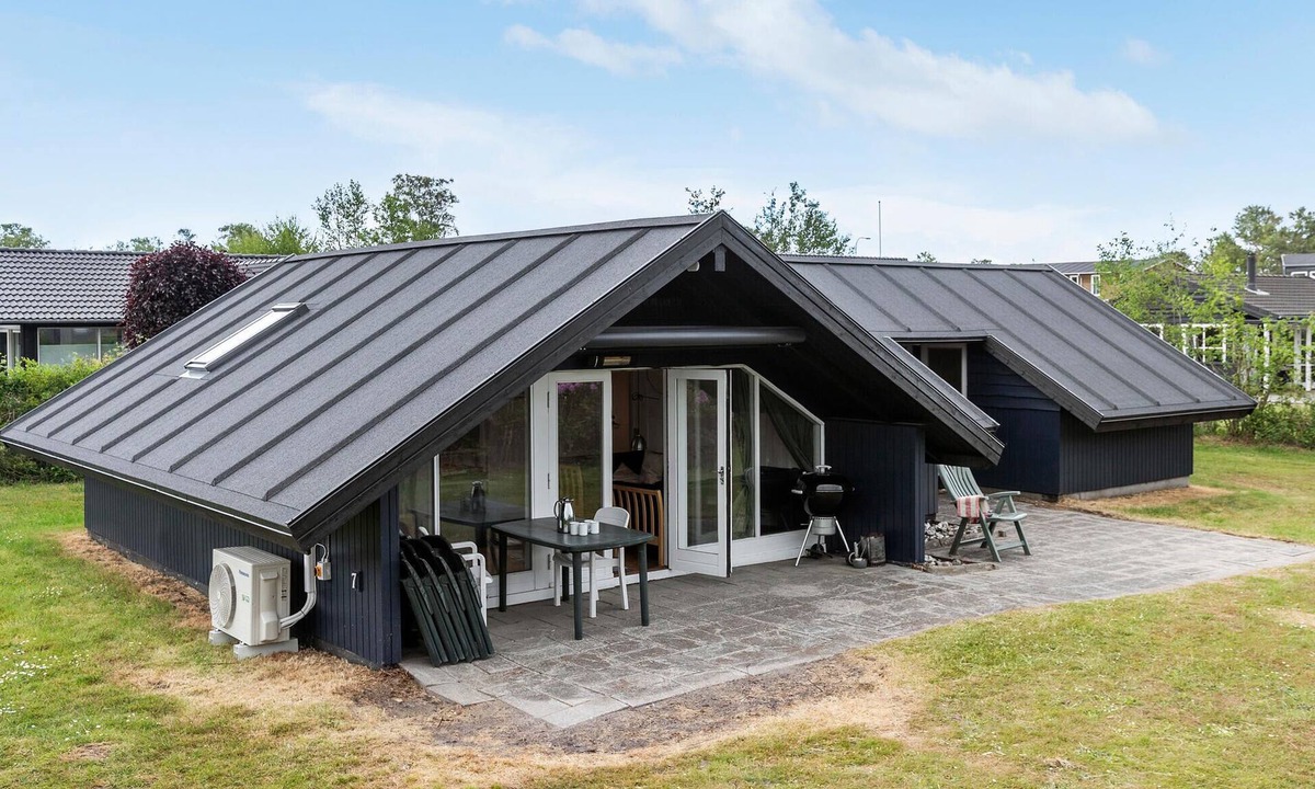 Grena Strand House | Lovely home in Grenaa with sauna