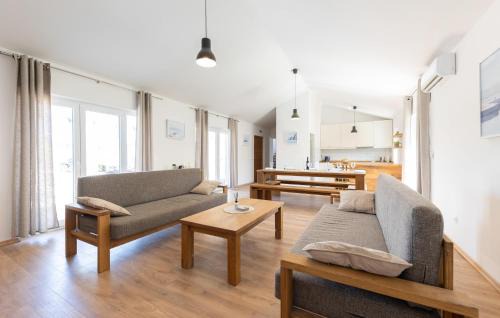 Grubine House | Lovely Home In Grubine