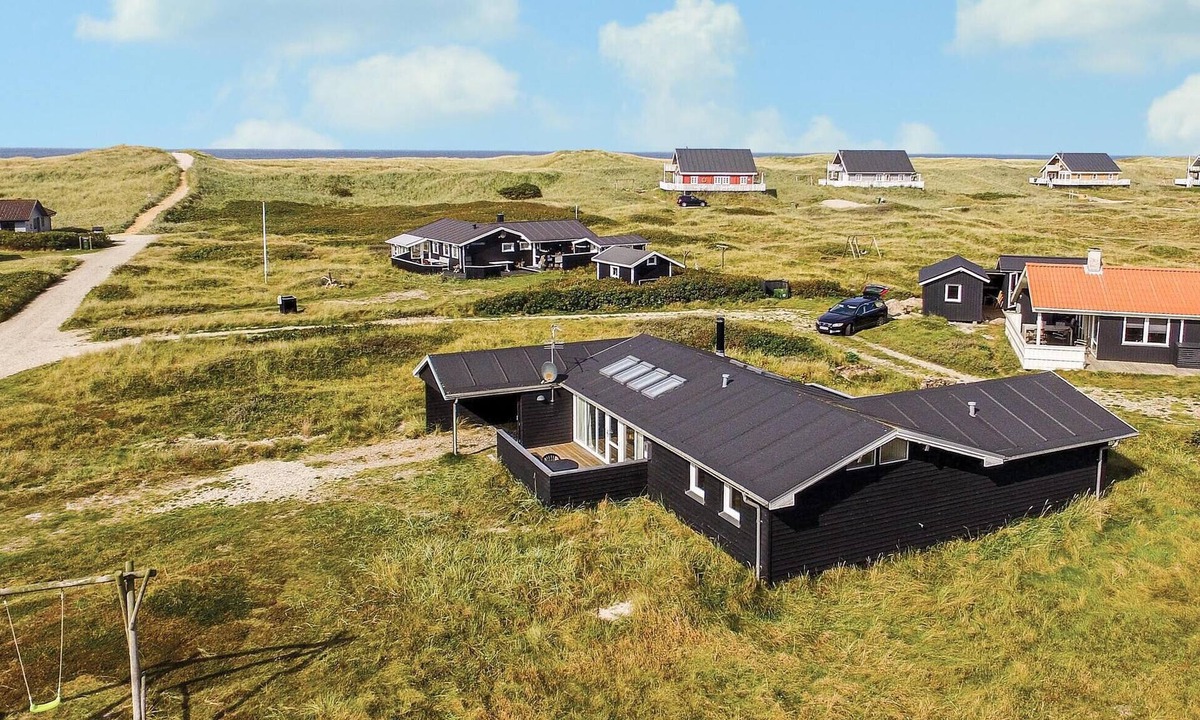Vrist Strand House | Lovely home in Harboøre with WiFi