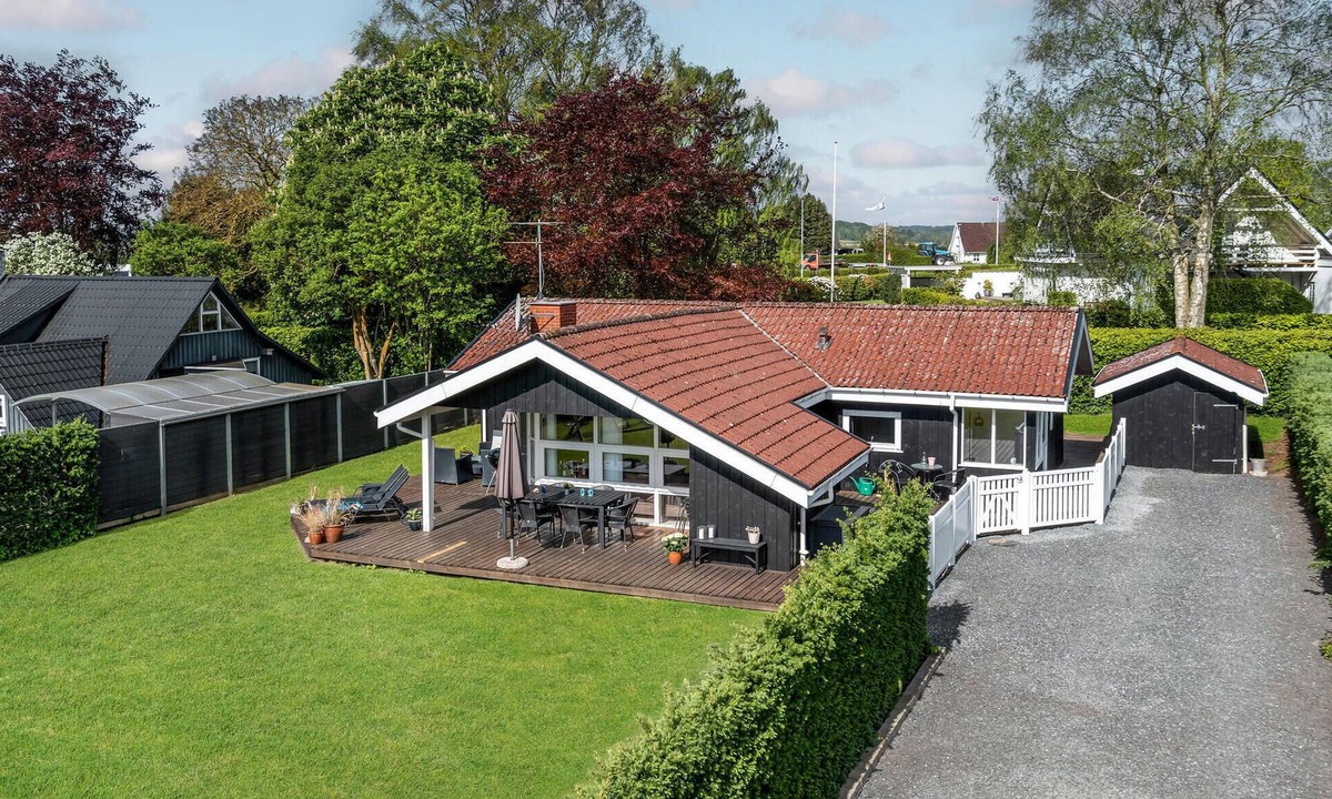 Hejlsminde House | Lovely home in Hejls with sauna