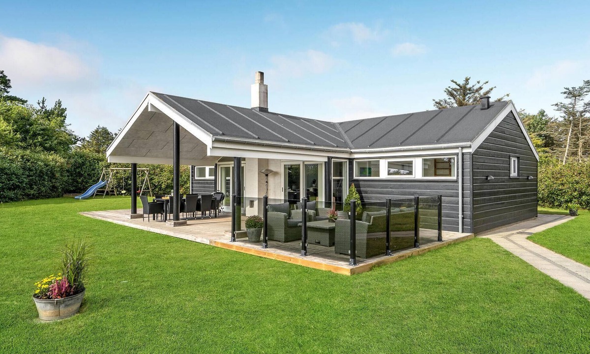 Lonstrup House | Lovely home in Hjørring with kitchen