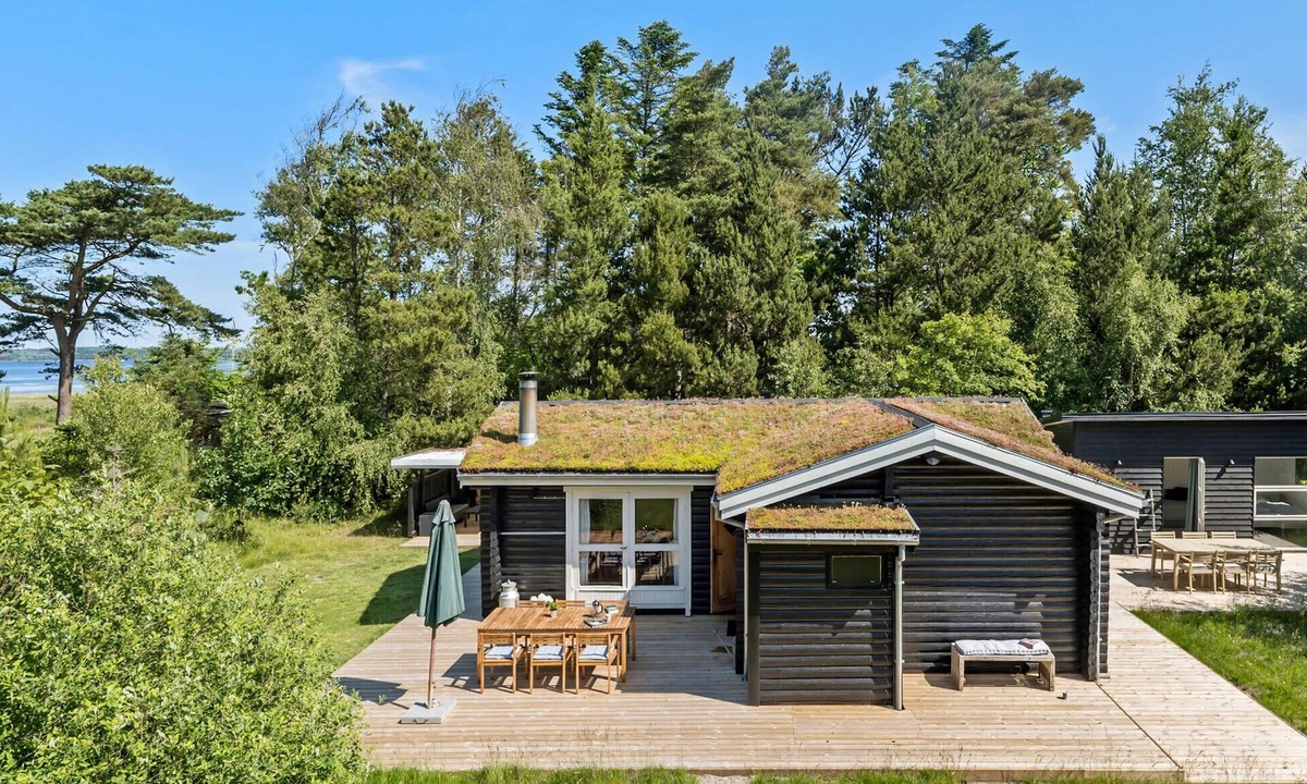 Hojslev House | Lovely home in Højslev with kitchen