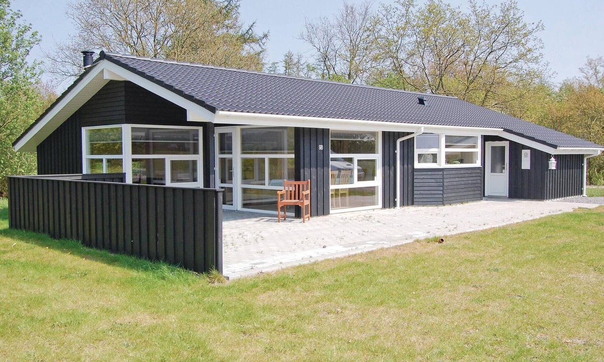 Hovborg House | Lovely home in Hovborg with kitchen