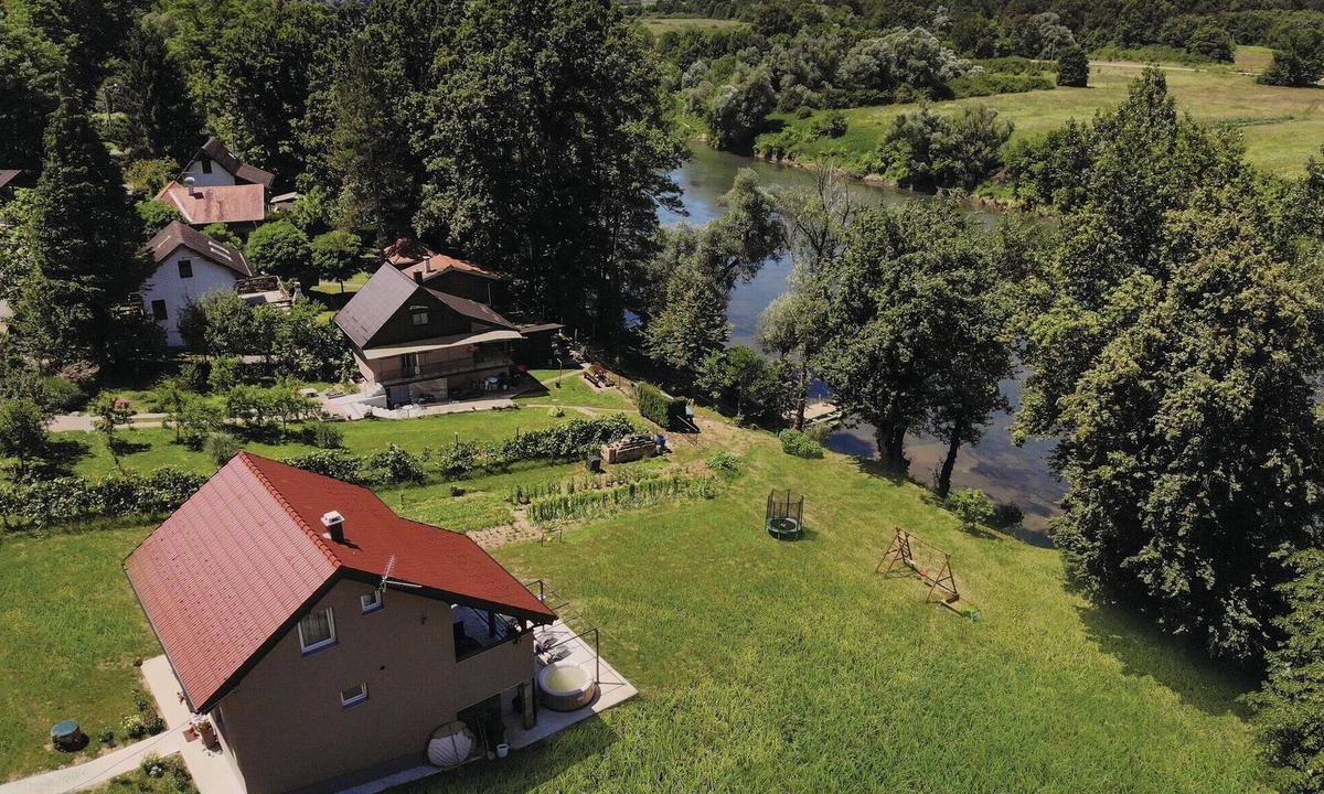 Glina House | Lovely home in Pokupska Slatina with WiFi