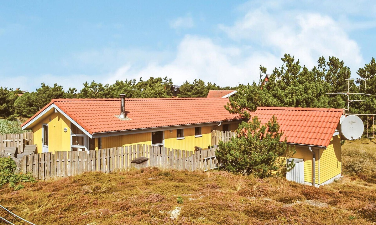 Bjerregaard House | Lovely home in Hvide Sande with WiFi