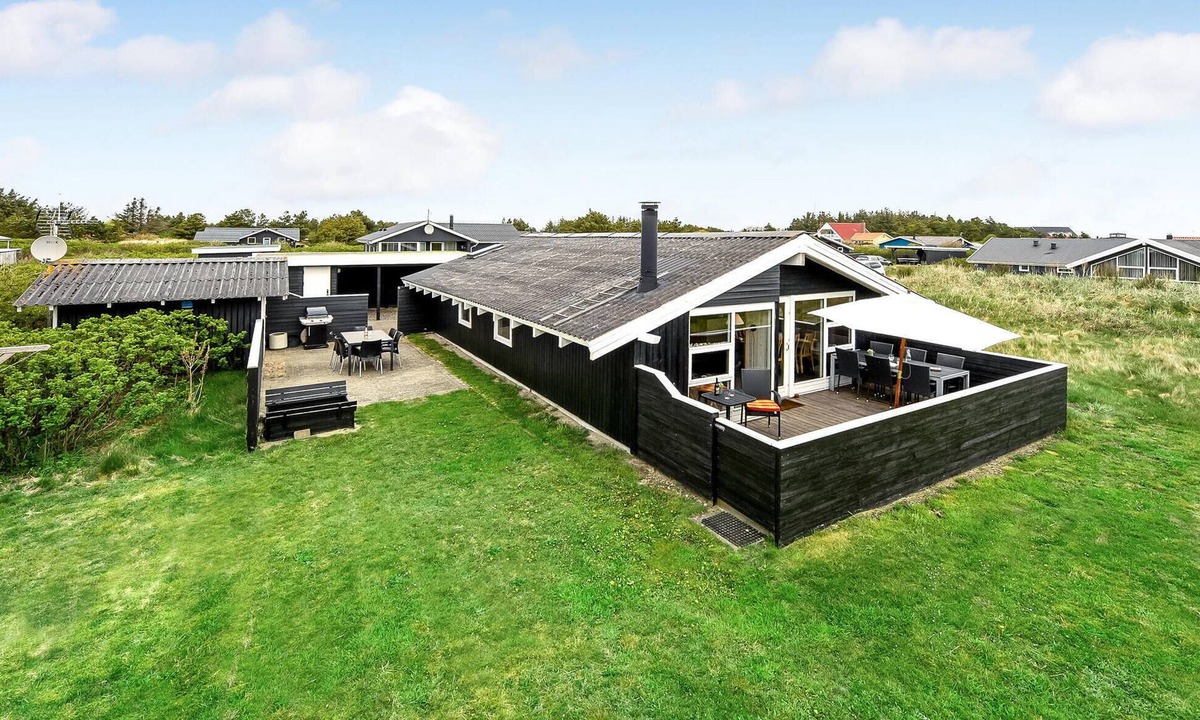 Bjerregaard House | Lovely home in Hvide Sande with WiFi