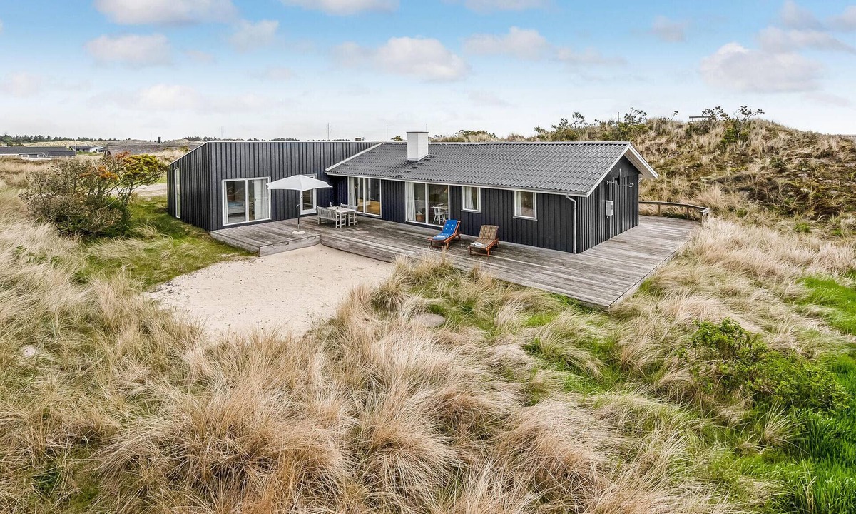 Nørre Lyngvig House | Lovely home in Hvide Sande with WiFi