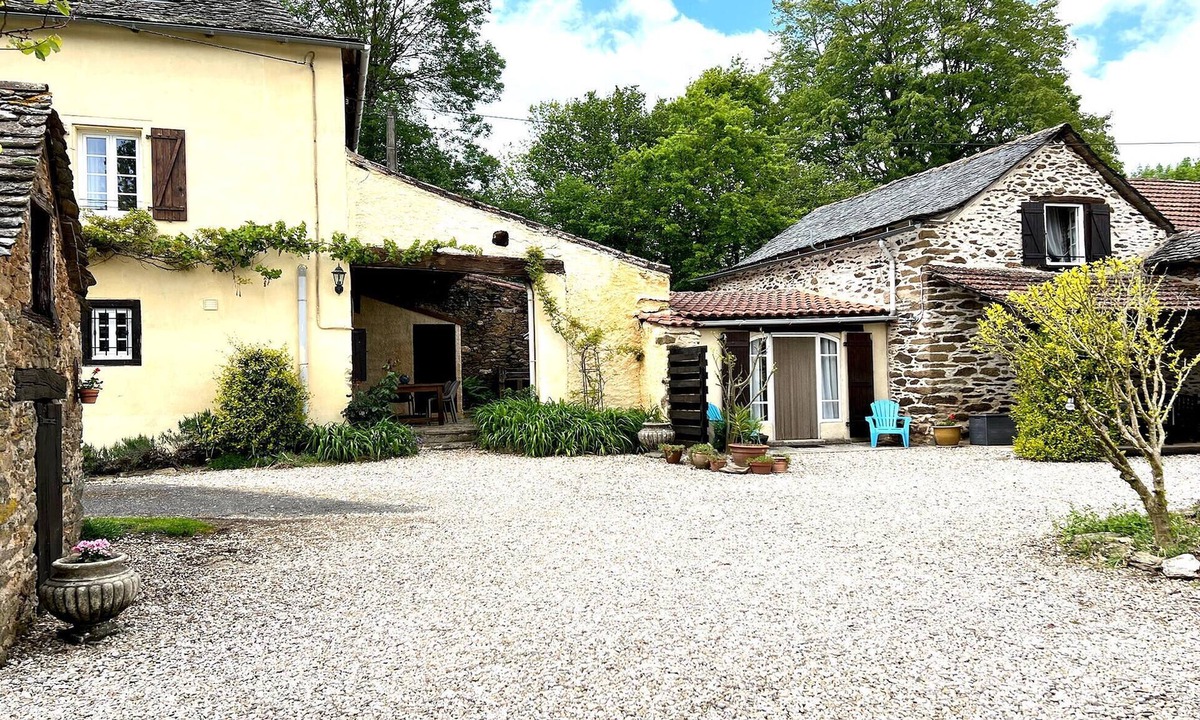 Jouqueviel House | Lovely home in Jouqueviel with swimming pool