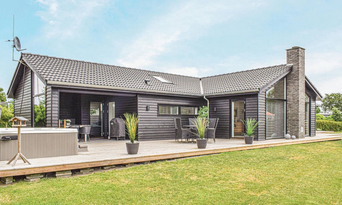 Juelsminde House | Lovely home in Juelsminde with WiFi