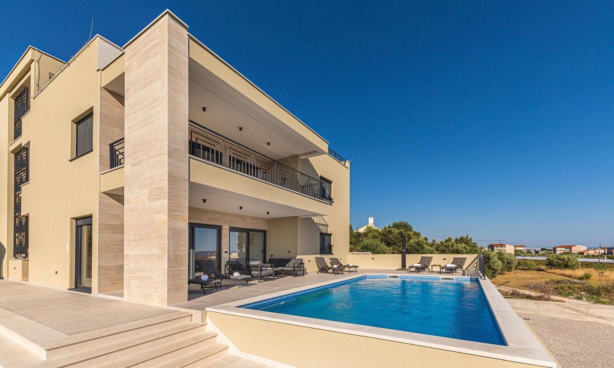 Kastel Luksic House | Lovely home in Kastel Luksic