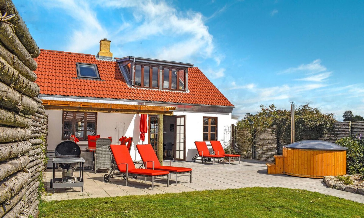 Knebel House | Lovely home in Knebel with house sea view
