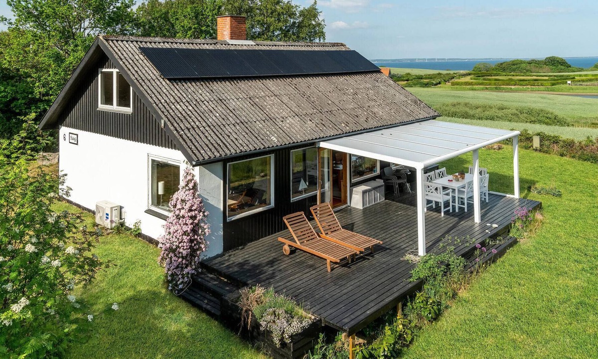 Knebel House | Lovely home in Knebel with WiFi