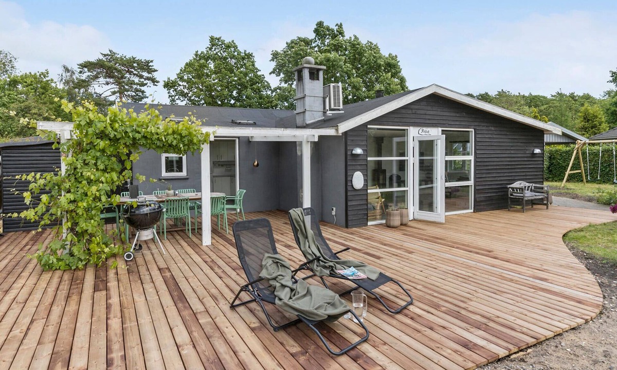 Skødshoved Strand House | Lovely home in Knebel with kitchen