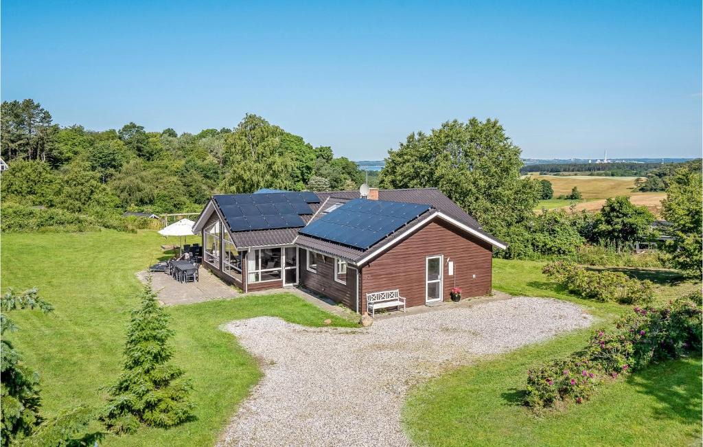Skødshoved Strand House | Lovely Home In Knebel With Sauna