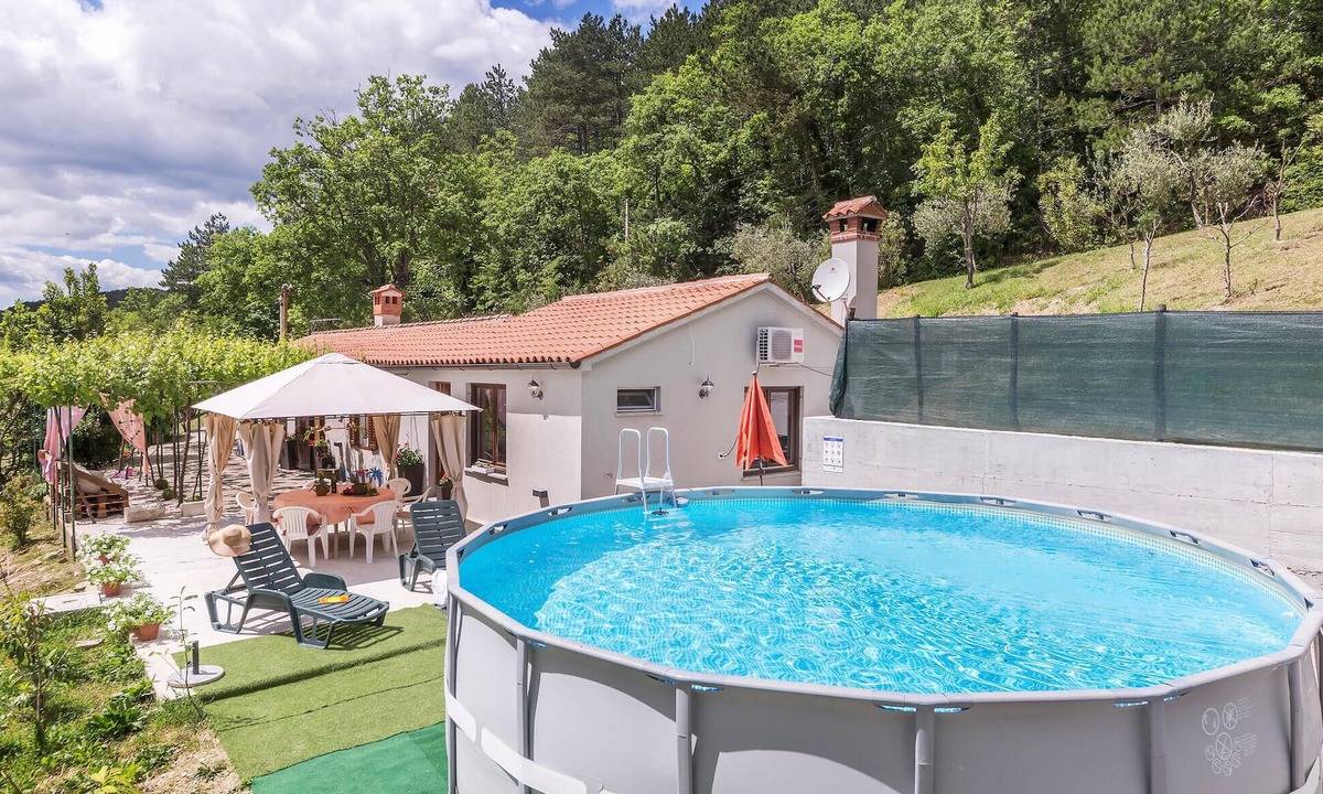 Kostrcani House | Lovely home in Kostrcani with swimming pool