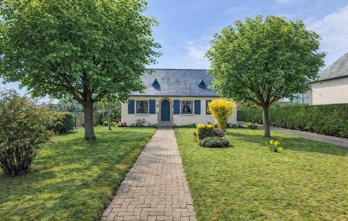 La Fresnais House | Lovely Home In La Fresnais With Kitchen