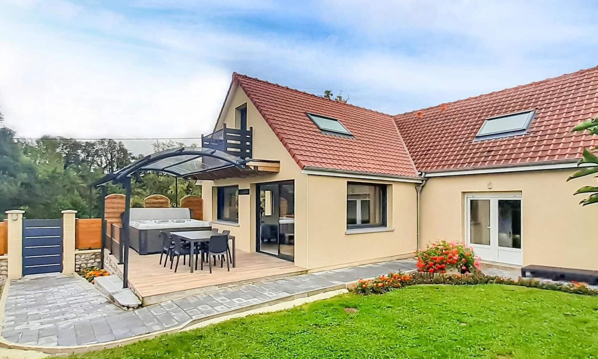 Ledinghem House | Lovely home in Ledinghem with kitchen