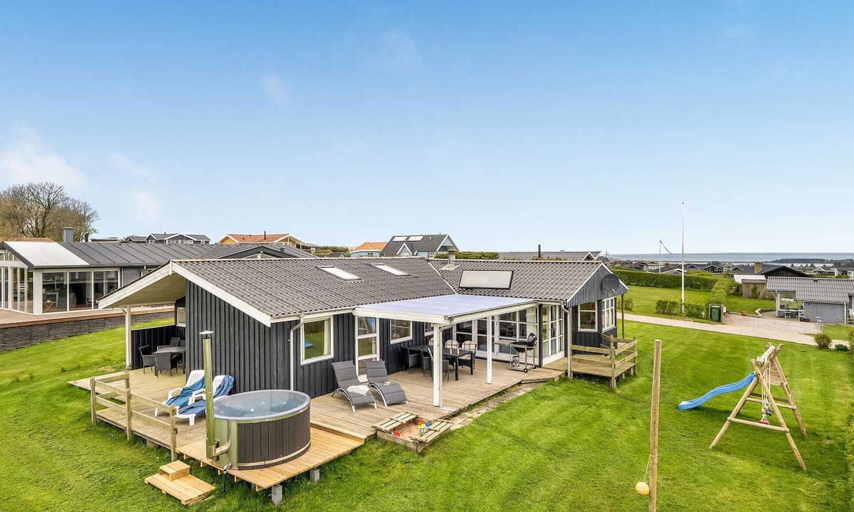 Lemvig House | Lovely home in Lemvig with house sea view