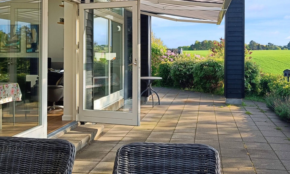 Hjarbæk House | Lovely home in Løgstrup with house sea view