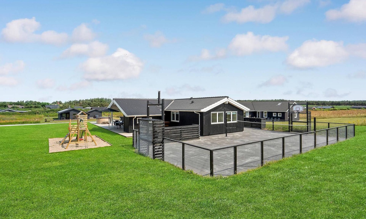 Nr. Lyngby House | Lovely home in Løkken with sauna