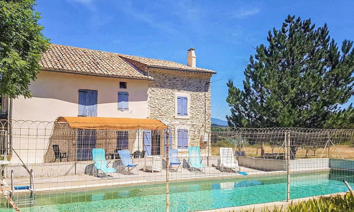 Malaucene House | Lovely home in Malaucène with kitchen