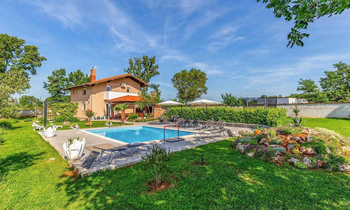 Loborika House | Lovely home in Marcana