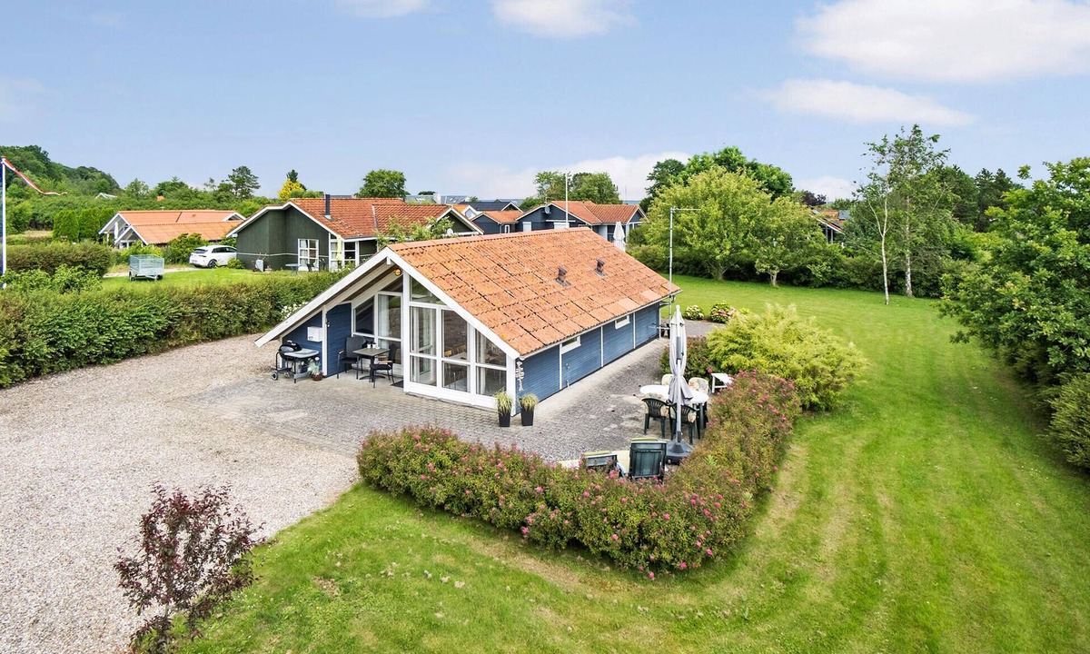 Vejlby Fed House | Lovely home in Middelfart with kitchen
