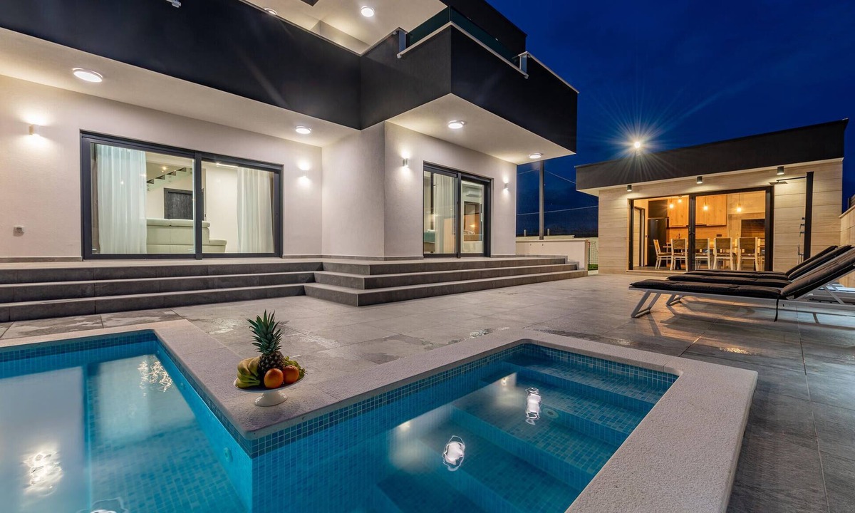 Murvica House | Lovely home in Murvica with private swimming pool, can be inside or outside
