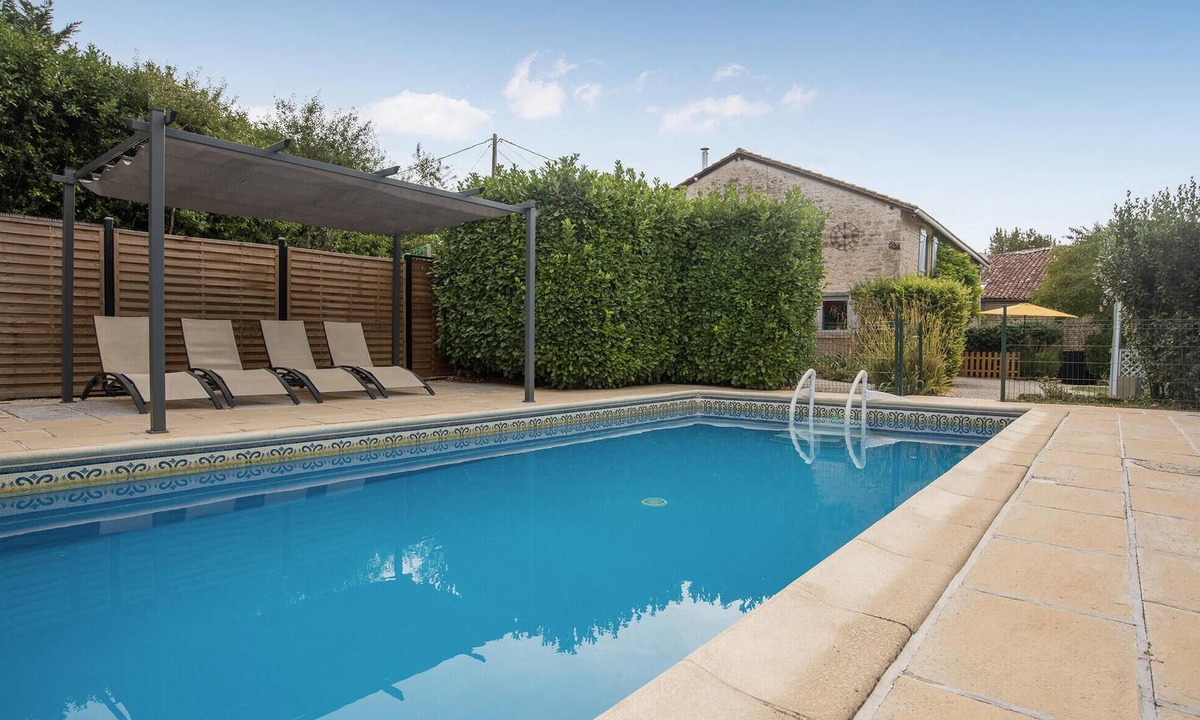 Nanclars House | Lovely home in Nanclars with kitchen