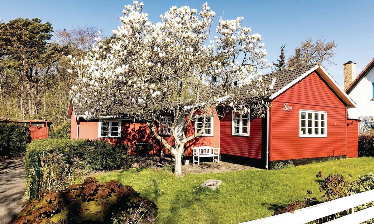 Bedegaard House | Lovely home in Nexø with WiFi