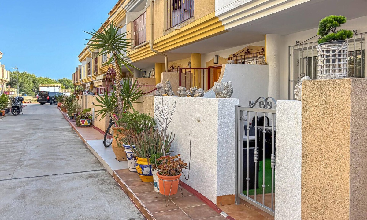 Orihuela Costa House | Lovely home in Orihuela Costa with WiFi