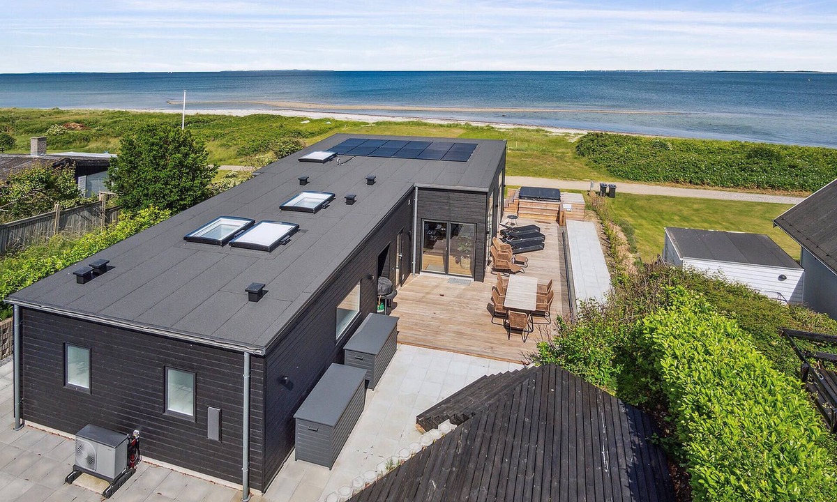 Saksild Strand House | Lovely home in Odder with WiFi