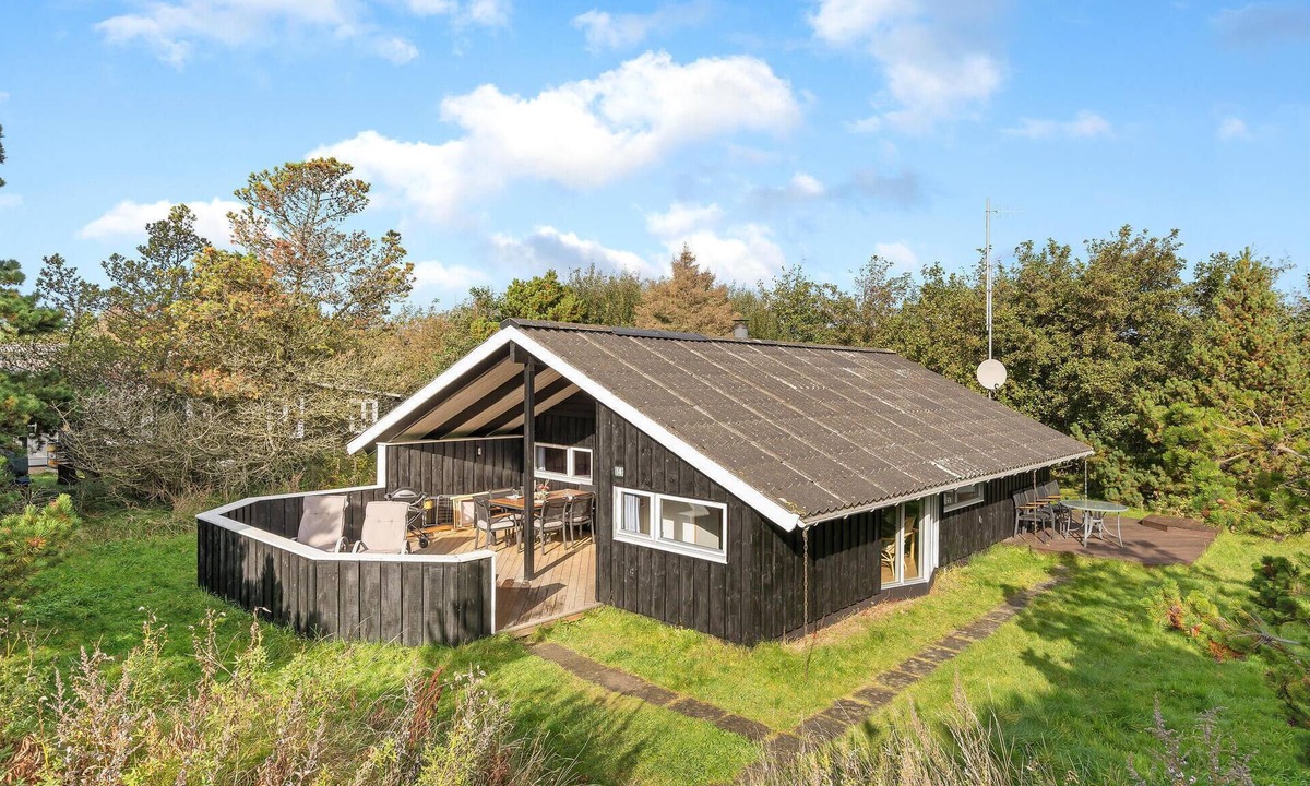 Grærup Strand House | Lovely home in Oksbøl with sauna