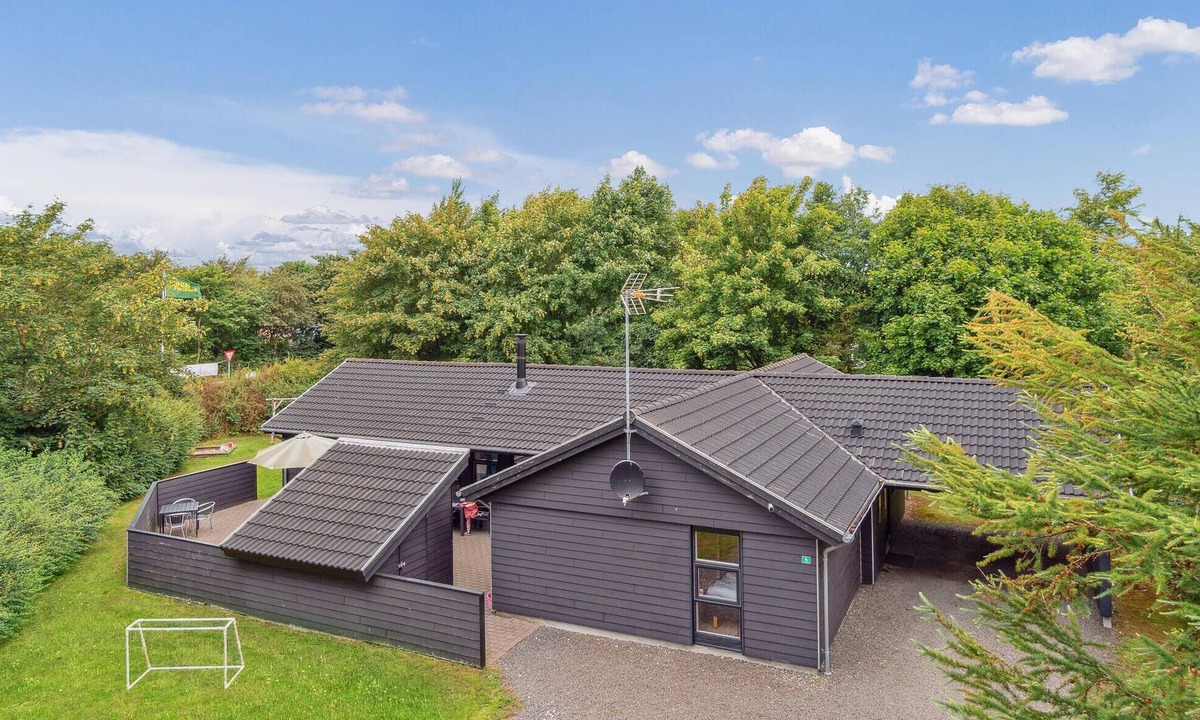 Jegum House | Lovely home in Oksbøl with sauna