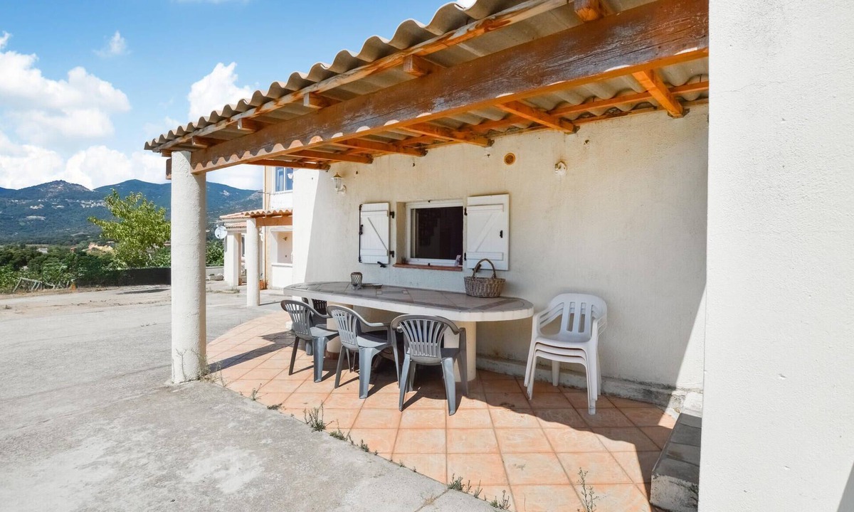 Valpaja House | Lovely home in Peri with WiFi