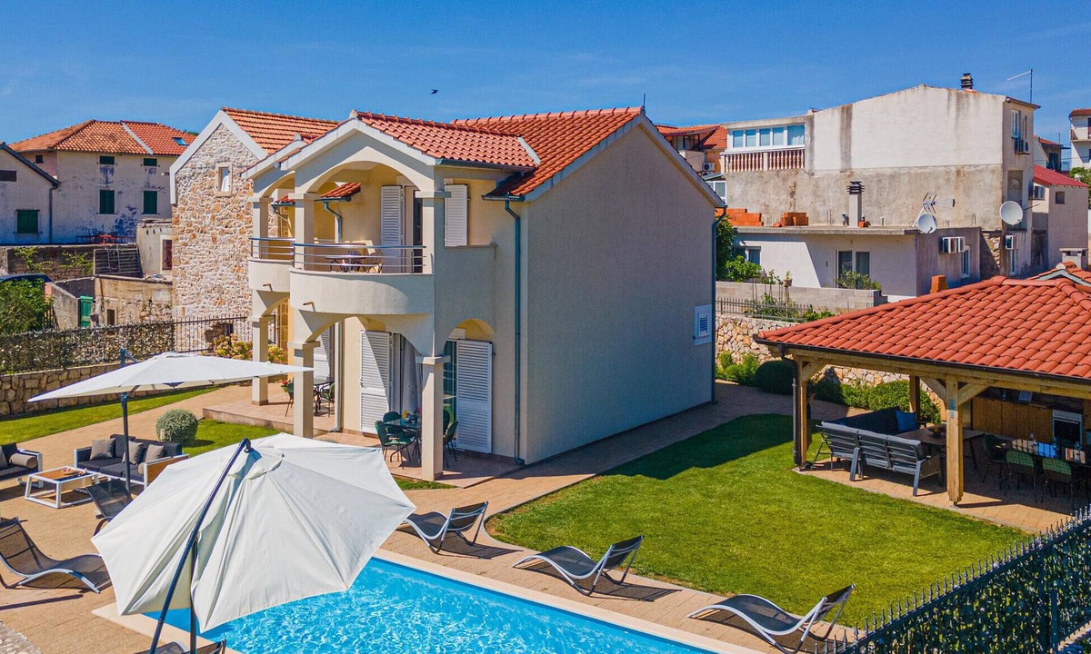 Pirovac House | Lovely home in Pirovac